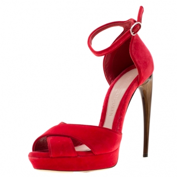 مملوكة مسبقًا Alexander McQueen Red Velvet Ankle Strap Platfrom Sandals Size 40