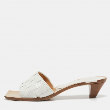 مملوكة مسبقًا Bottega Veneta White Intrecciato Leather Square Toe Slide Sandals Size 38