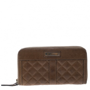 Pre Owned Burberry Brown Quilted Leather Zip Around Wallet