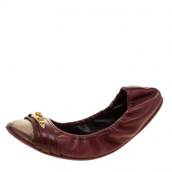Pre Owned Burberry Red Leather and Nova Check PVC Drayton Twistlock Ballet Flats Size 39