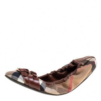 Pre Owned Burberry Beige/Brown Novacheck Canvas and Leather Buckle Scrunch Ballet Flats Size 39
