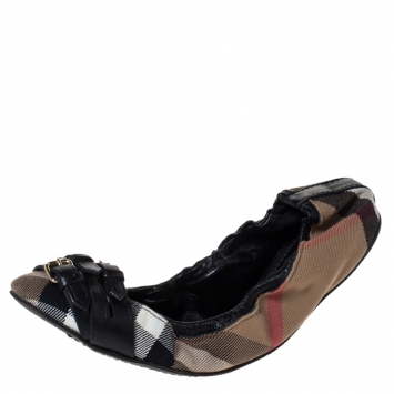 Pre Owned Burberry Novacheck Canvas and Leather Buckle Scrunch Ballet Flats Size 38.5