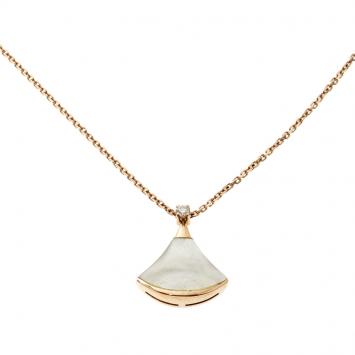 Pre Owned Bvlgari Divas' Dream Diamond & Mother of Pearl 18k Rose Gold Pendant Necklace