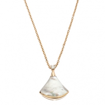 Pre Owned Bvlgari Divas' Dream Diamond & Mother of Pearl 18k Rose Gold Pendant Necklace