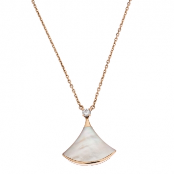 Pre Owned Bvlgari Divas' Dream Diamond & Mother of Pearl 18k Rose Gold Pendant Necklace