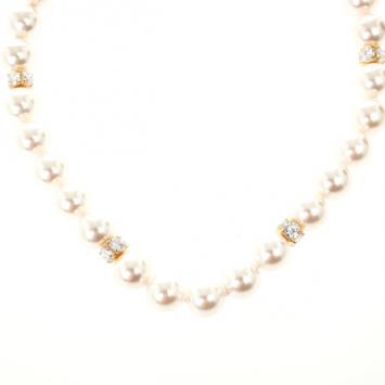 Pre Owned Carolina Herrera Faux Pearl Necklace