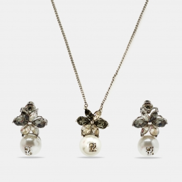 Pre Owned CH Carolina Herrera CH Crystal Jasmine Faux Pearl Earring and Pendant Necklace
