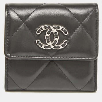 Pre Owned Chanel Black Quilted Leather 19 Trifold Wallet