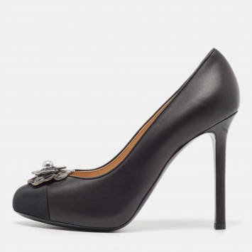 Pre Owned Chanel Black Leather Embellishment Camellia Pumps Size 39