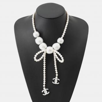 Pre Owned Chanel Faux Pearl Metal Ribbon Necklace