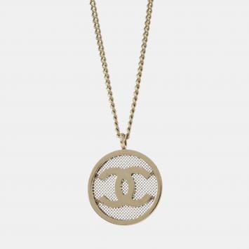 Pre Owned Chanel Medallion B17A 168126 Gold Tone Necklace