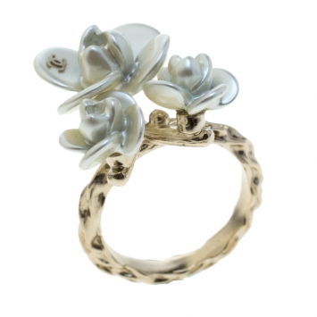 Pre Owned Chanel CC White Camellia Cluster Gold Tone Cocktail Ring