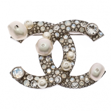 Pre Owned Chanel CC Faux Pearl and Crystal Embellished Pin Brooch