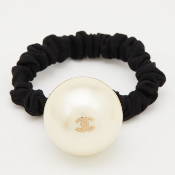 Pre Owned Chanel Black CC Faux Pearl Hair Tie