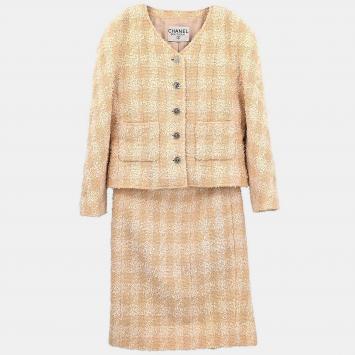 Pre Owned جاكيت وتنورة طقم شانيل بيج 96P مقاس 38