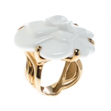 Pre Owned Chanel Camelia White Agate Flower 18K Yellow Gold Ring Size 51