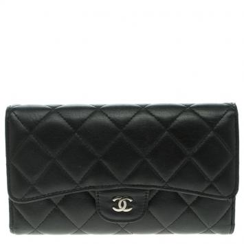 Pre Owned Chanel Black Quilted Leather Classic Flap Wallet