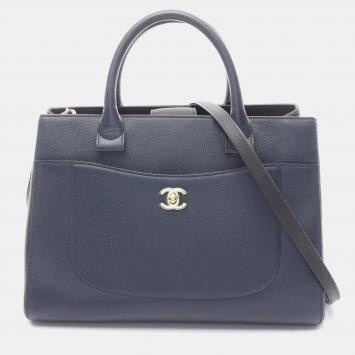 مملوكة مسبقًا Chanel Neo Executive Tote Bag Leather Navy And Black