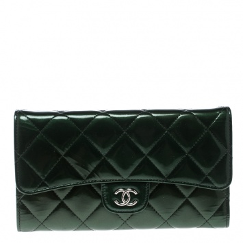 Pre Owned Chanel Green Quilted Leather Classic Flap Wallet