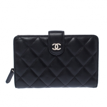 Pre Owned Chanel Black Quilted Leather CC BiFold Wallet