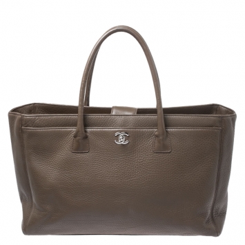Pre Owned Chanel Khaki Leather XL Cerf Executive Shopper Tote