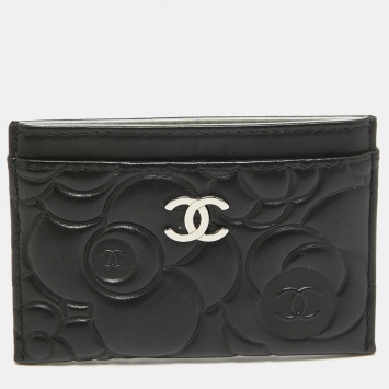 مملوكة مسبقًا Chanel Black Camellia Embossed Leather CC Card Holder