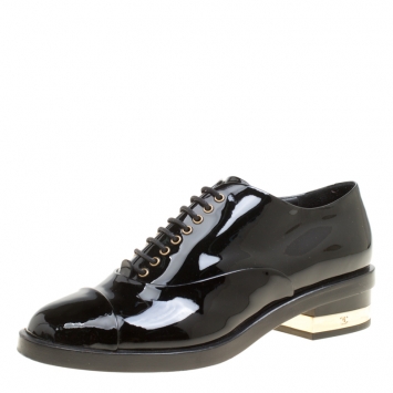 Pre Owned Chanel Black Patent Leather CC Lace Up Oxfords Size 35