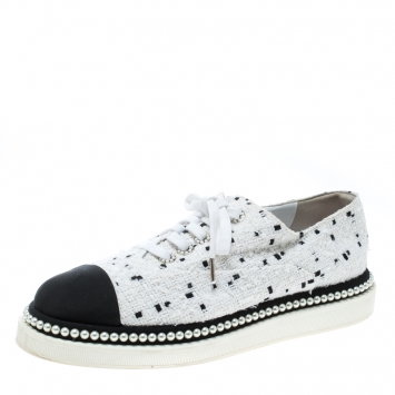 Pre Owned Chanel Monochrome Tweed and Canvas Cap Toe Faux Pearl Trim Oxfords Size 39