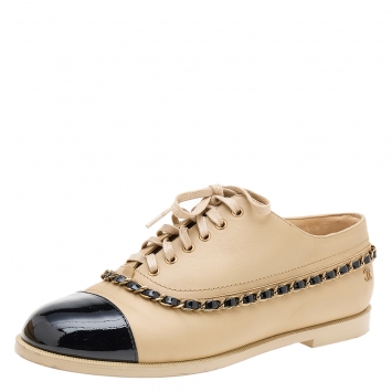 Pre Owned Chanel Beige/Black Patent And Leather CC Chain Link Lace Up Oxford Size 37.5
