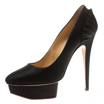 مملوكة مسبقًا Charlotte Olympia Black Satin Paloma Fan Pleat Platform Pumps Size 38.5