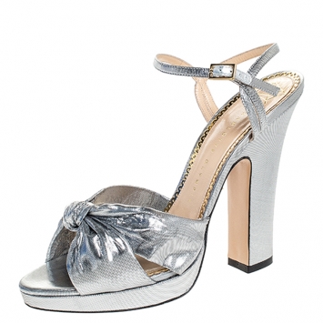 مملوكة مسبقًا Charlotte Olympia Metallic Silver Lame Fabric Farrah Knot Platform Sandals Size 40