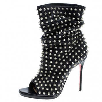 مملوكة مسبقًا Christian Louboutin Black Spiked Leather Guerilla Open Toe Slouchy Ankle Boots Size 37.5