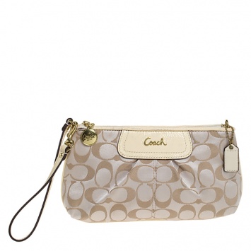 مملوكة مسبقًا Coach Beige Signature Canvas and Leather Wristlet Clutch