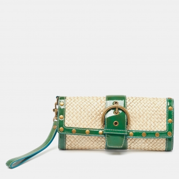 Pre Owned Coach Green/Beige Woven Raffia and Patent Leather Buckle Flap Wristlet Clutch