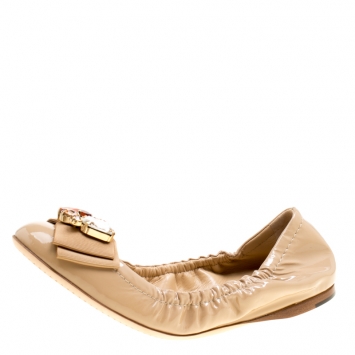 Pre Owned Dolce and Gabbana Beige Patent Leather Crystal Embellished Bow Scrunch Ballet Flats Size 39