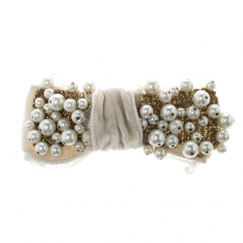 مملوكة مسبقًا Dolce and Gabbana White Faux Pearl Embellished Cream Bow Brooch