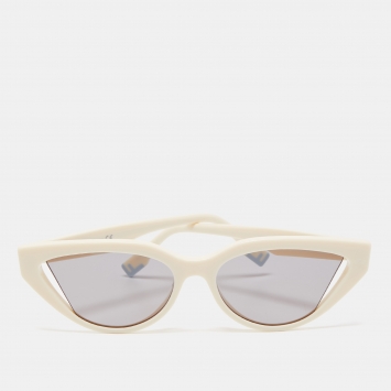 Pre Owned Fendi Off White/Blue FE4009I Cat Eye Sunglasses