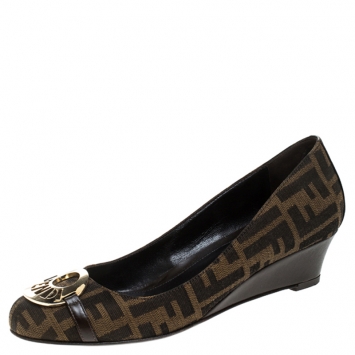Pre Owned Fendi Tobacco Zucca Canvas Logo Plate Wedge Pumps Size 38.5