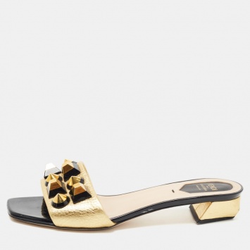 مملوكة مسبقًا Fendi Gold Leather Studded Slide Sandals Size 39.5