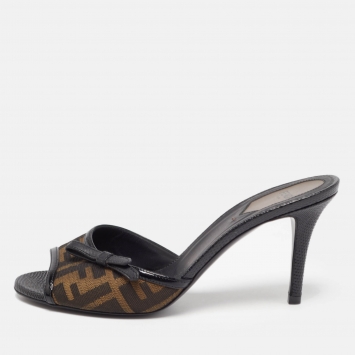 Pre Owned Fendi Brown/Black Zucca Canvas and Leather Slide Sandals Size 38