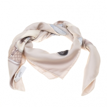 Pre Owned Gucci Beige Charm Bracelet Printed Silk Square Scarf