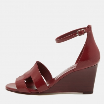 مملوكة مسبقًا Hermes Burgundy Patent Leather Legend Wedge Sandals Size 40.5