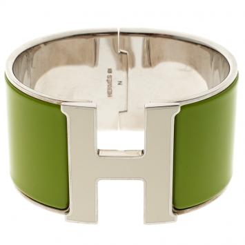 Pre Owned Hermes Clic Clac H White Lacquered Green Enamel Palladium Plated Extra Wide Bracelet GM