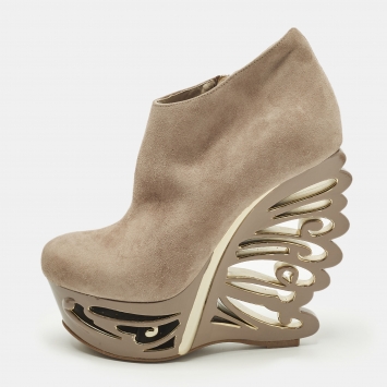 مملوكة مسبقًا Le Silla Size 38.5 Beige Suede Butterfly Wedge Ankle Boots