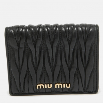 Pre Owned Miu Miu Black Matelassé Leather Bifold Card Holder