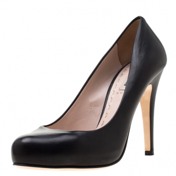 Pre Owned Miu Miu Black Leather Pumps Size 37.5