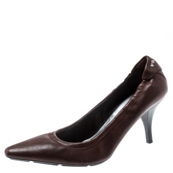 مملوكة مسبقًا Prada Brown Leather Scrunch Pointed Toe Pumps Size 36