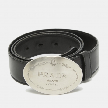 مملوكة مسبقًا Prada Black Leather Logo Plague Buckle Belt 