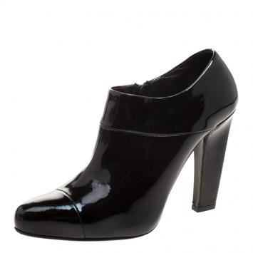 مملوكة مسبقًا Prada Black Patent Leather Ankle Boots Size 39
