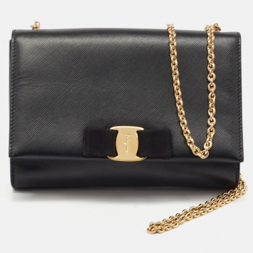 Pre Owned Salvatore Ferragamo Black Leather Vara Bow Chain Clutch